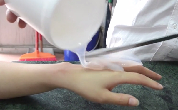 人體硅膠可以直接貼在人體皮膚上嗎？