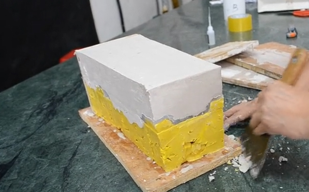 模具硅橡膠成型后怎樣制作外模？