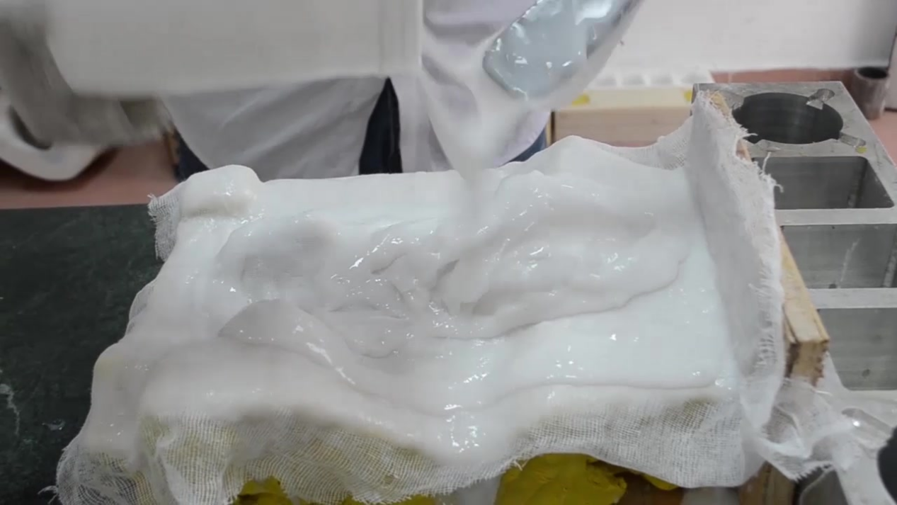 縮合型模具硅膠刷模和倒模適合用什么硬度的硅膠？